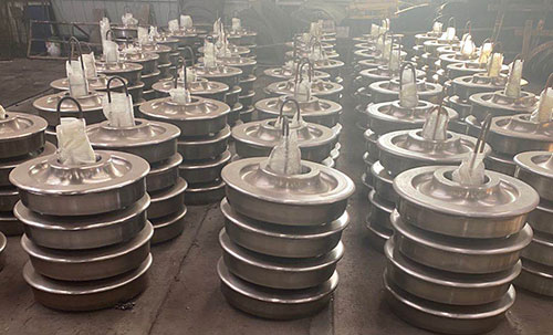 待发运的火车轮成品